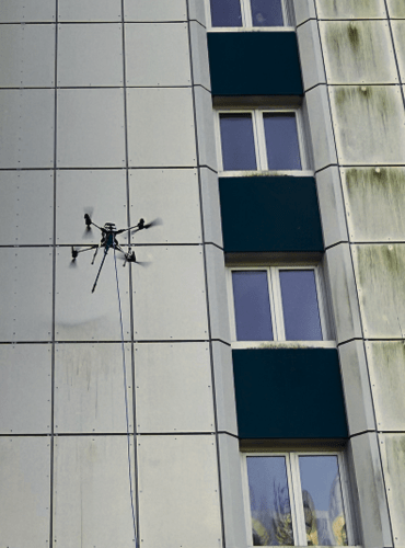 Fassadenreinigung mit Drohnen